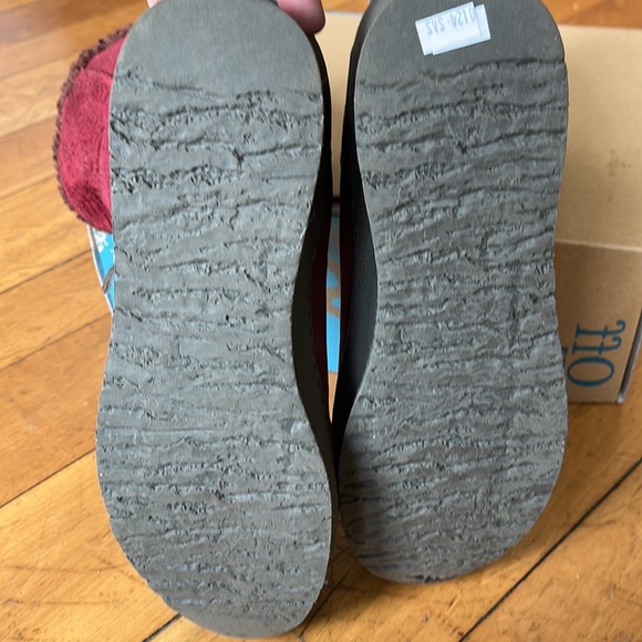 Brand New Dark burgundy in color- OTBT Boot -winter close out 7, 8 1/2 and 9 - Picture 6 of 7